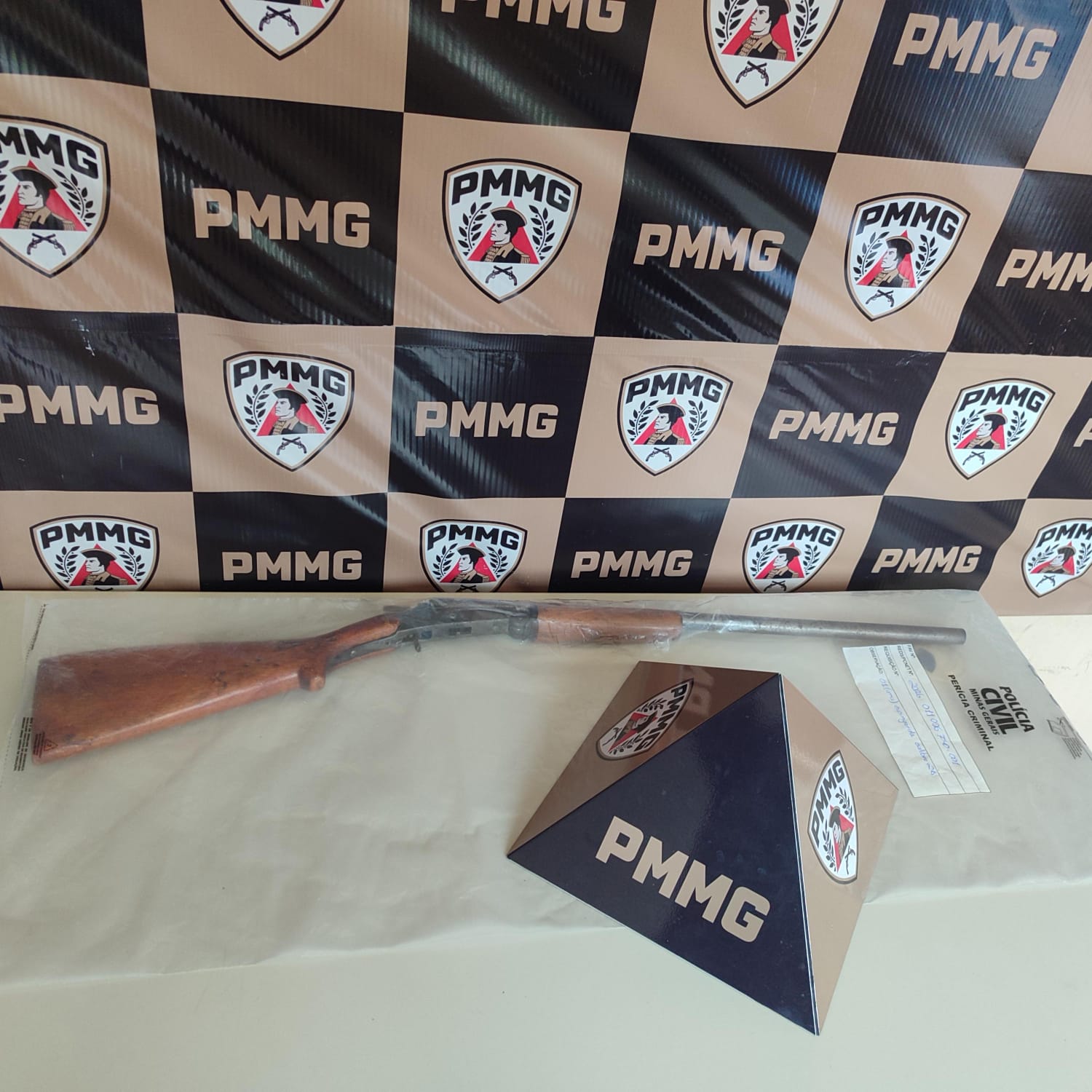 Homem é preso com espingarda no Distrito do Quilombo