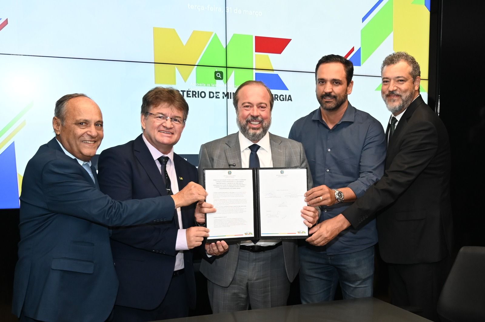 Prefeito Luisinho assina ordem de serviço de R$55 milhões em Brasília para construção da ETE