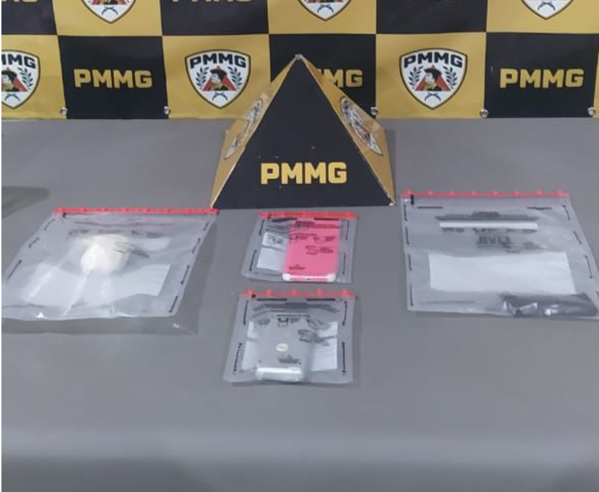 PM aprende drogas e recupera moto furtada em Campo Belo