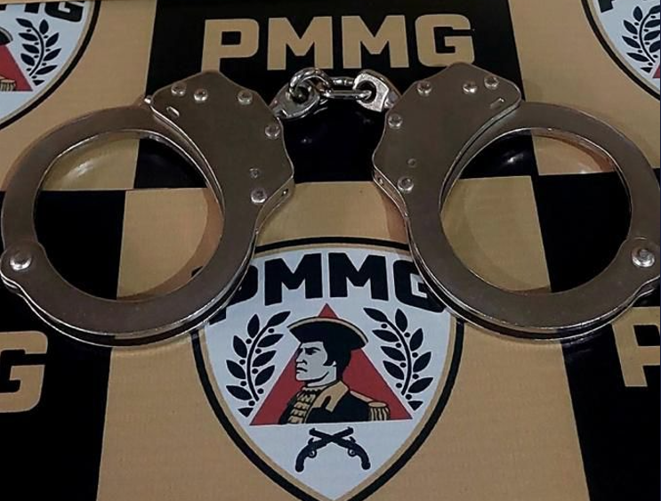 Rapaz é preso agredindo a esposa em Campo Belo