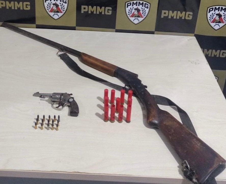 Em Cristais, PM prende foragido da justiça e apreende armas