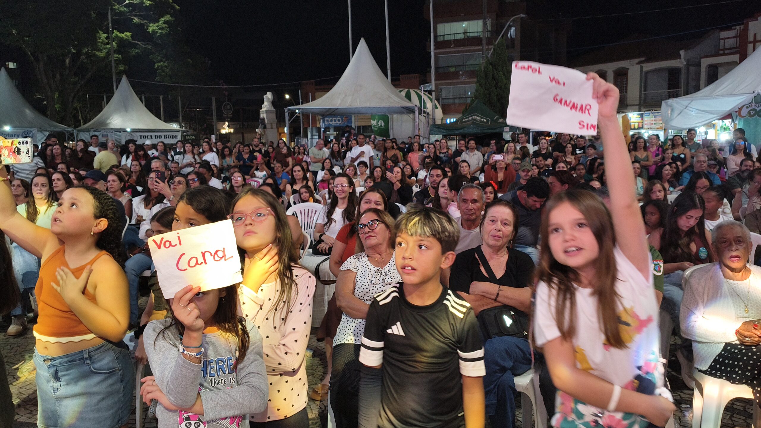 Uma noite de orgulho e música: escolas dão o tom na primeira noite do festival Canto