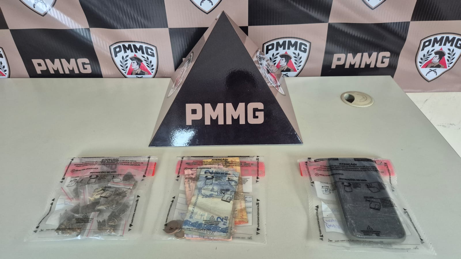 Adolescente é perseguido e apreendido com drogas no bairro Antônio de Brito