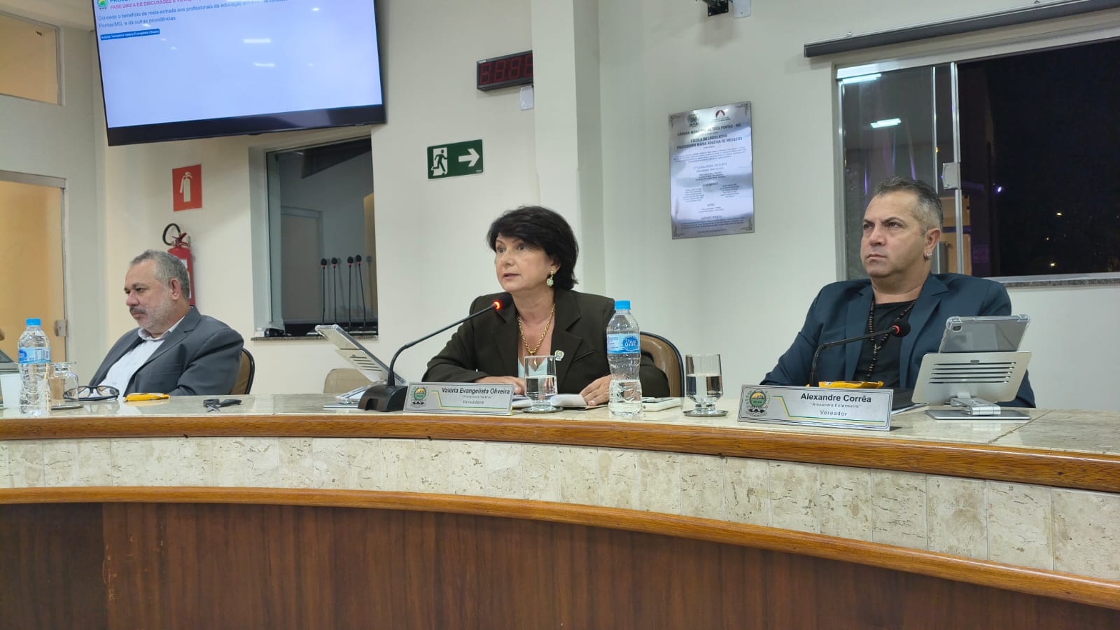 Câmara aprova lei que garante meia entrada para profissionais da educação