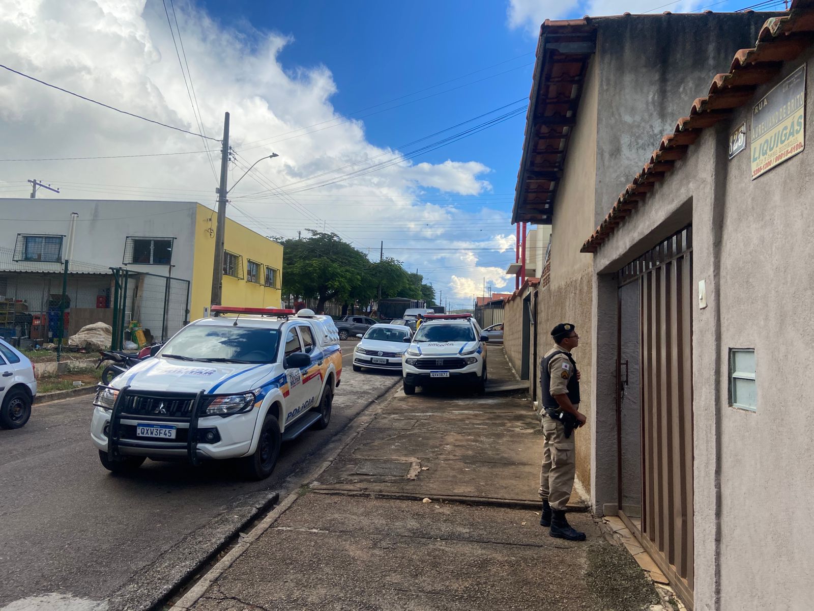 Tráfico dentro de casa: jovem é preso com drogas escondidas embaixo da cama dos avós no bairro Santa Edwirges