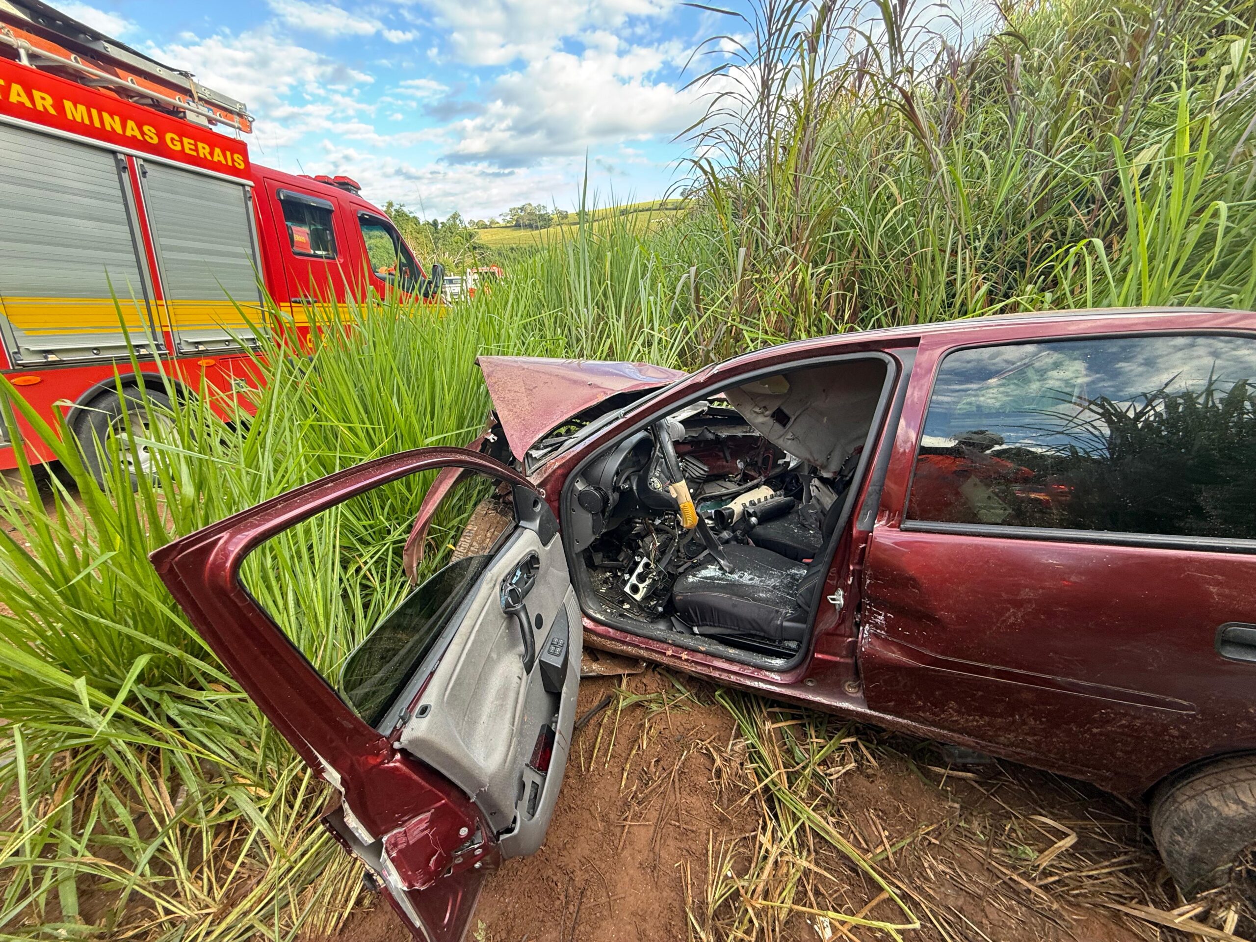 Jovem fica gravemente ferido em acidente entre Três Pontas e Varginha