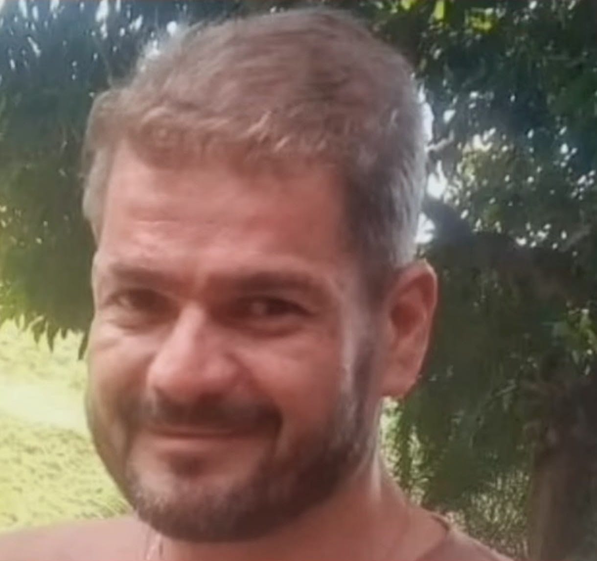 Homem é morto a facadas e ex companheira é suspeita do crime