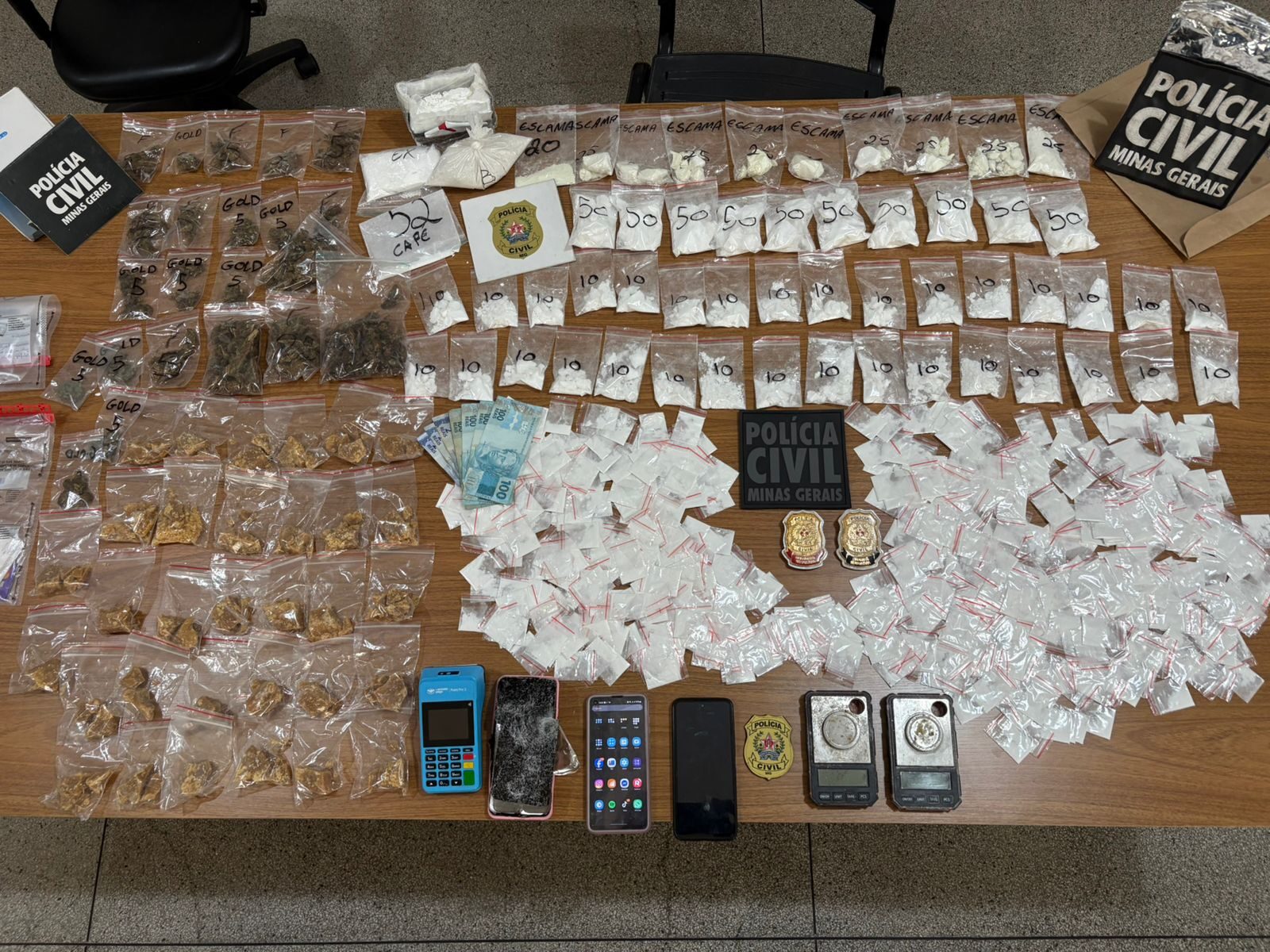 Operação da Polícia Civil desarticula ponto de armazenamento de drogas no Jardim das Oliveiras