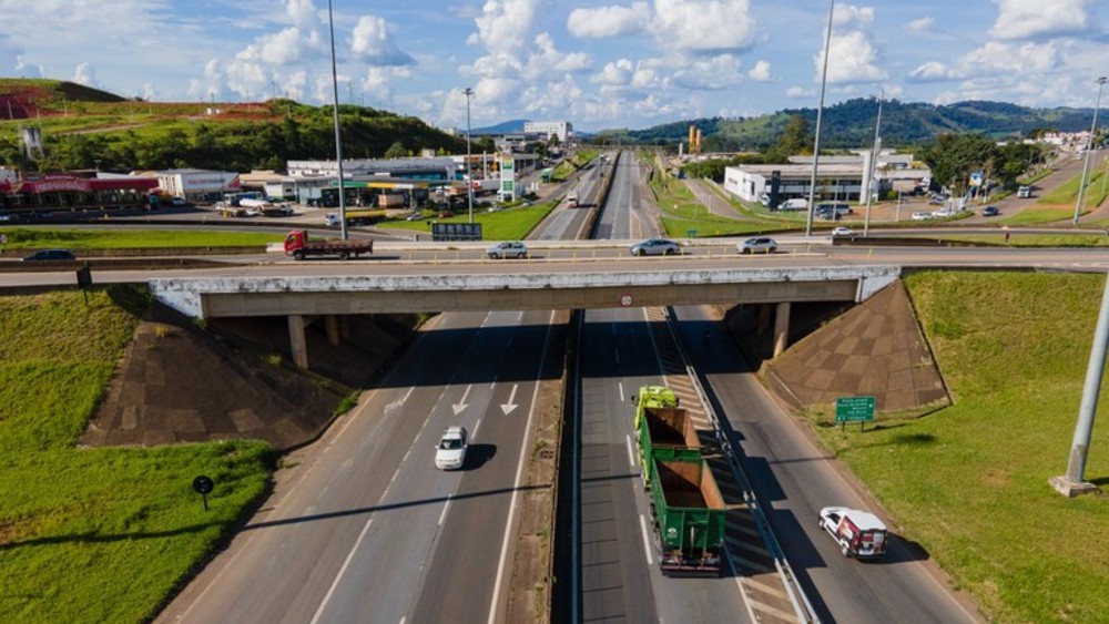 Fernão Dias deve receber 1,3 milhão de veículos no feriado de Tiradentes