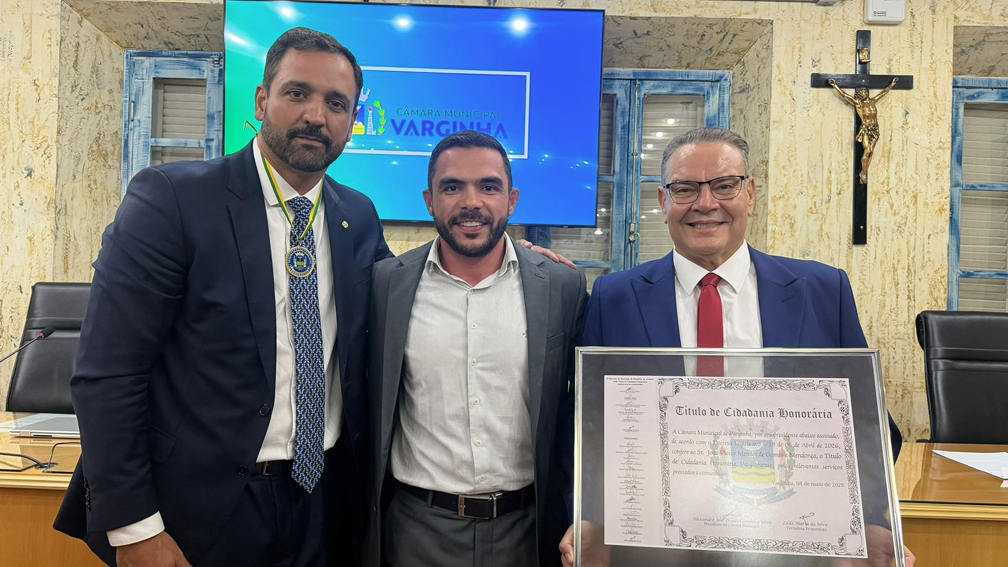 Reitor do Grupo Unis prestigia homenagens a lideranças na Câmara de Varginha