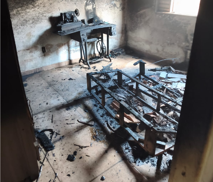 Casa é interditada após incêndio no bairro Aristides Vieira