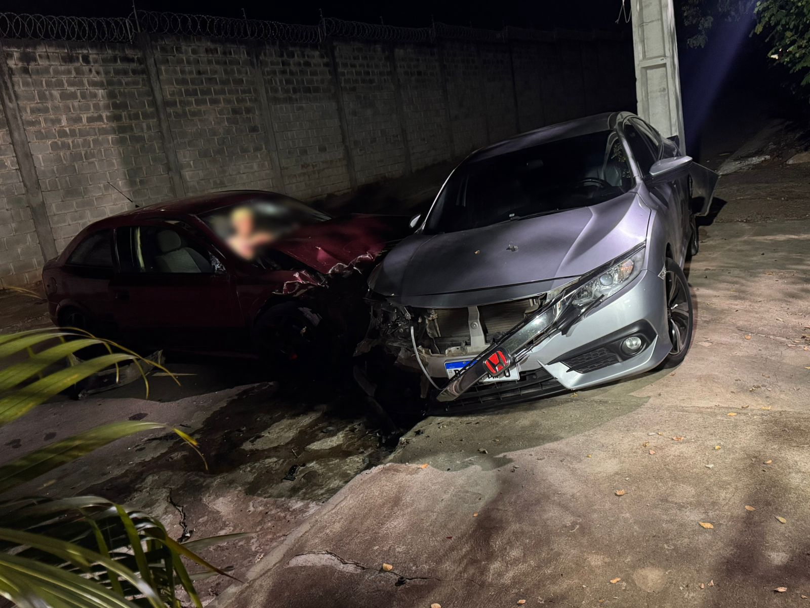 Homem que já matou jovem no trânsito, bate em carro estacionado na Avenida do Foguetinho