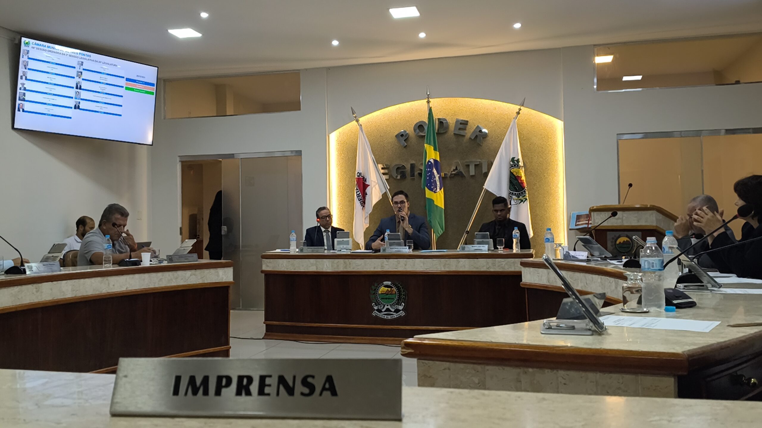Câmara tem sessão marcada por debates sobre educação, emendas e Expocafé