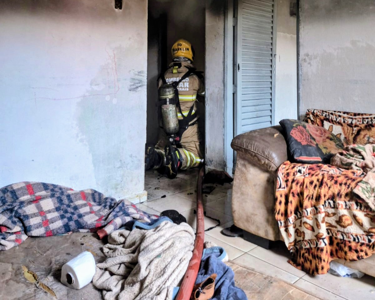 Incêndio em residência mobiliza Corpo de Bombeiros em Boa Esperança