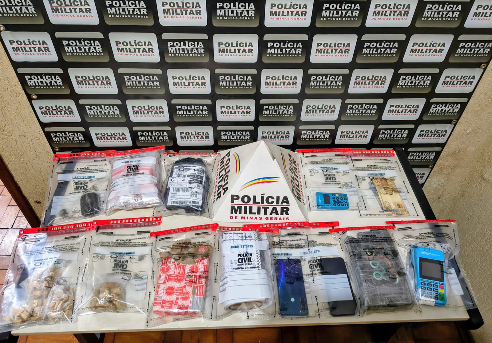 Polícia Militar prende rapaz acusado de tráfico de drogas em Carmo da Cachoeira