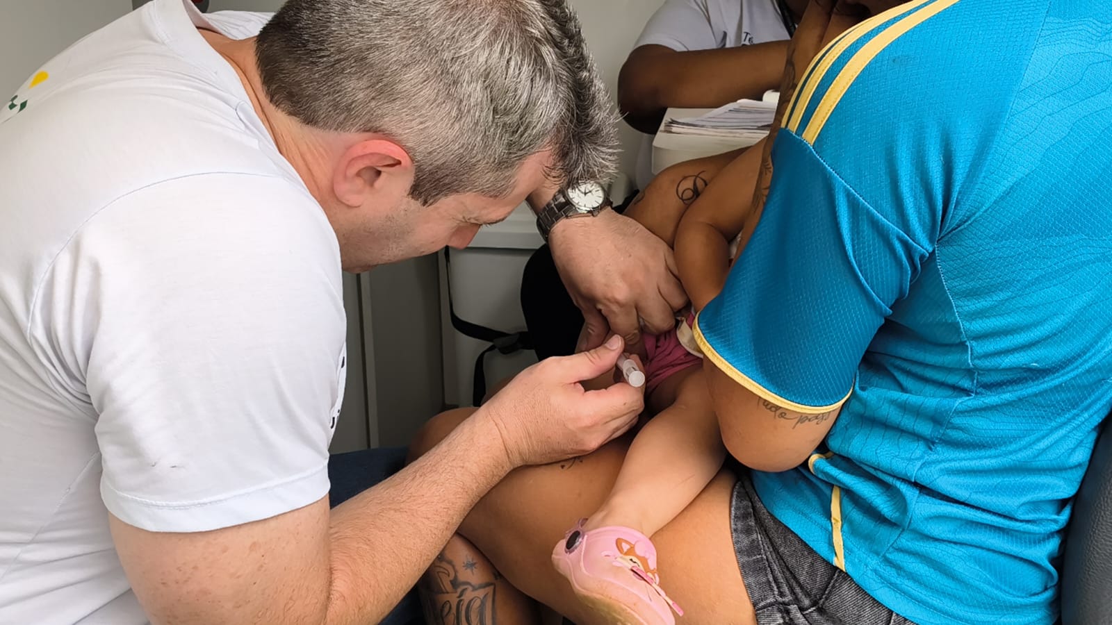 Sábado postos de saúde estarão abertos e Vacimóvel na Praça Cônego Victor