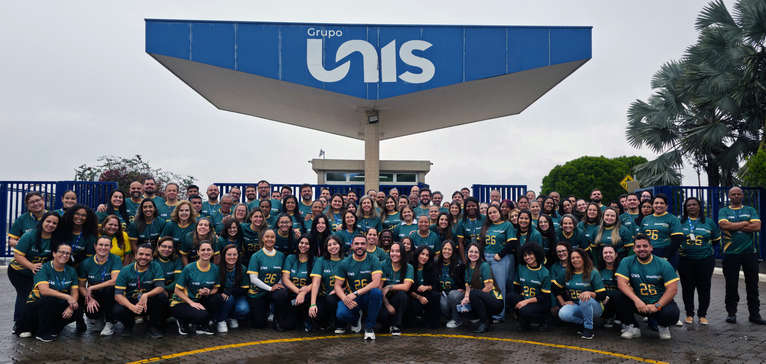 Colaboradores do Grupo Unis entram no clima da Copa e reforçam campanha de Vestibular