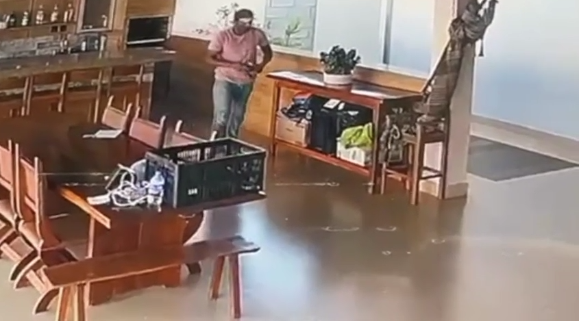Servente é preso depois furtar joias durante reforma em residência no Philadélphia e vendê-las em joalheria no Centro