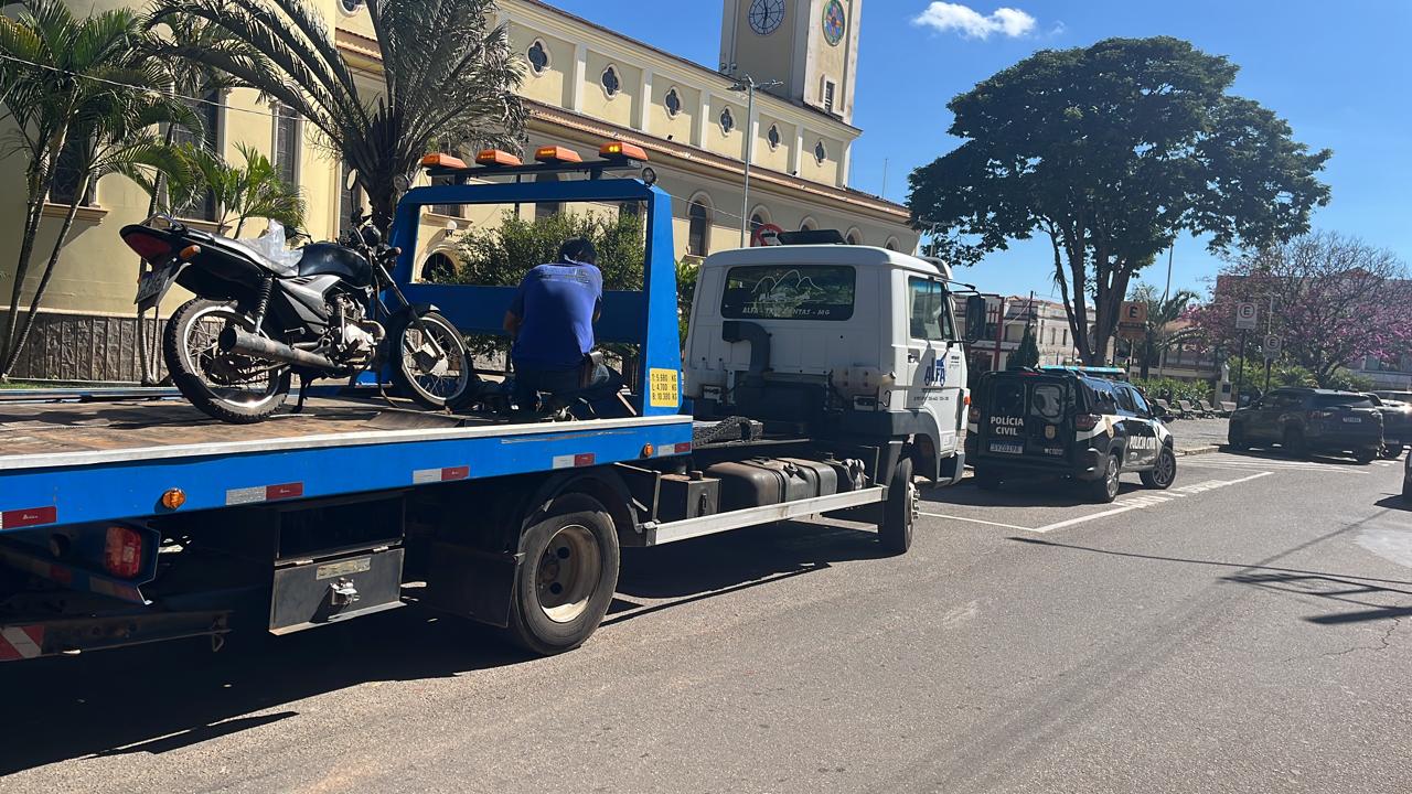 Conhecido no meio policial é preso com motocicleta ostentando placa adulterada