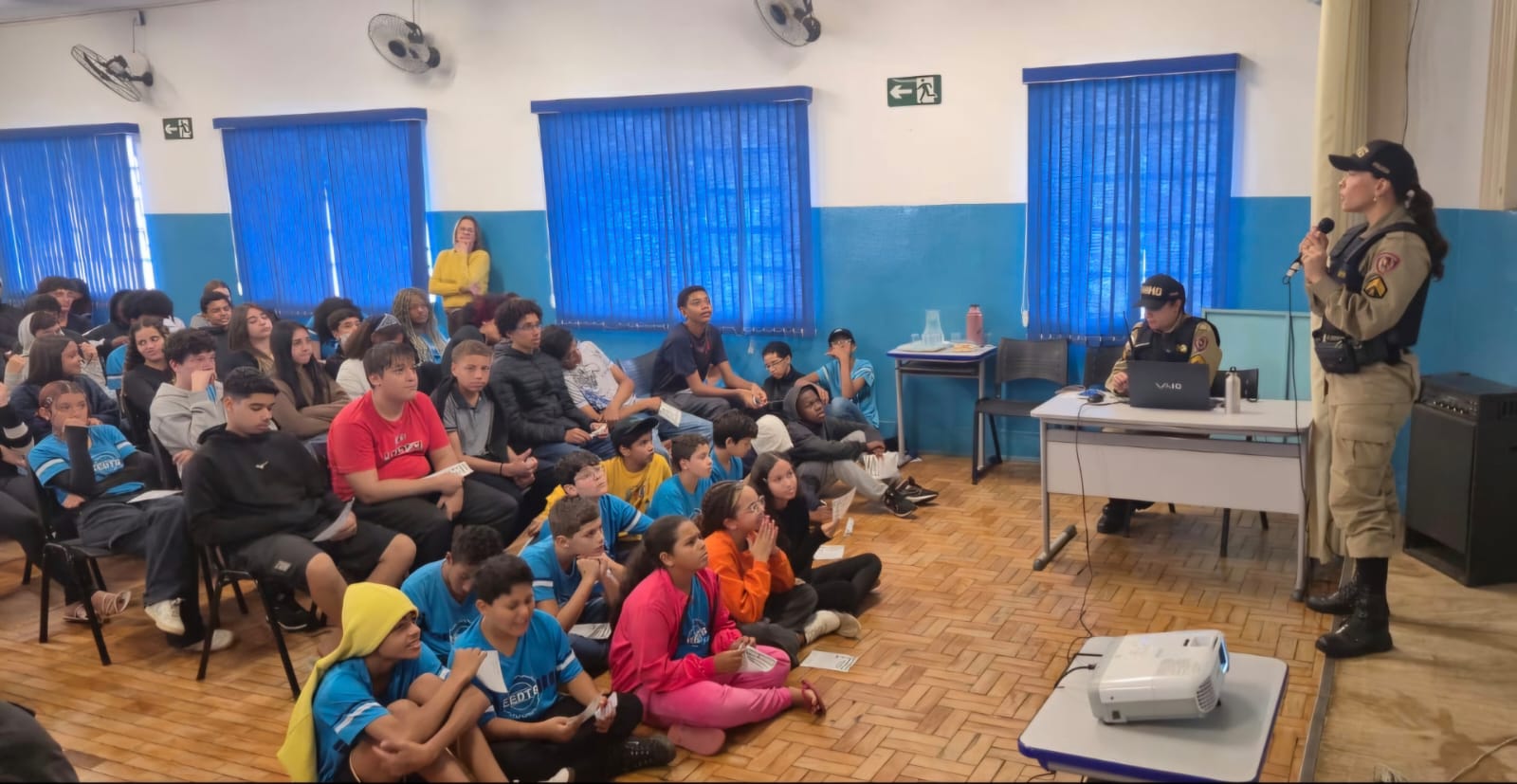 Polícia Militar realiza palestra sobre bullying e cyberbullying para alunos de escola estadual