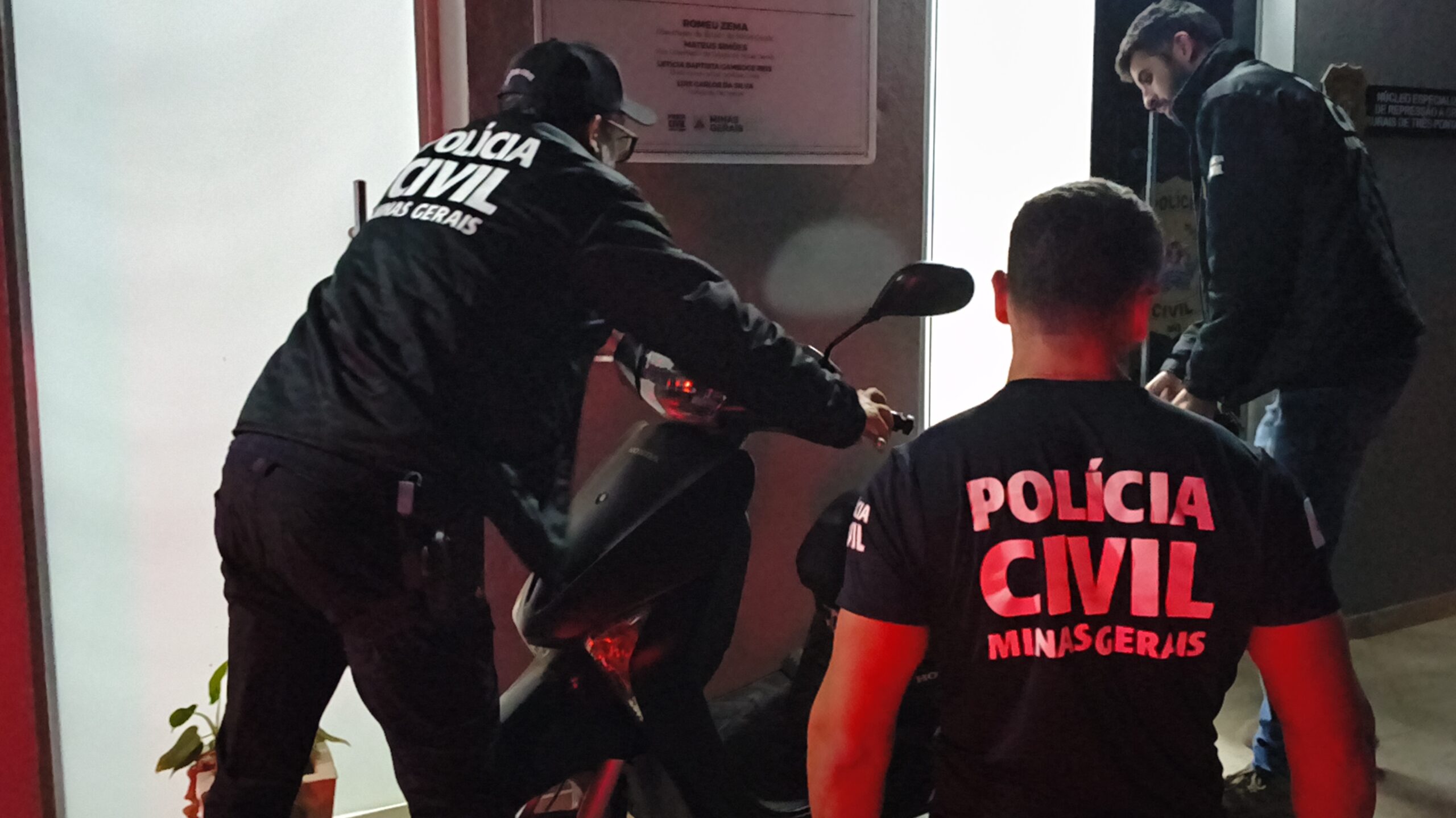 Polícia Civil prende servidora da Prefeitura investigada por peculato e fraude em sistema