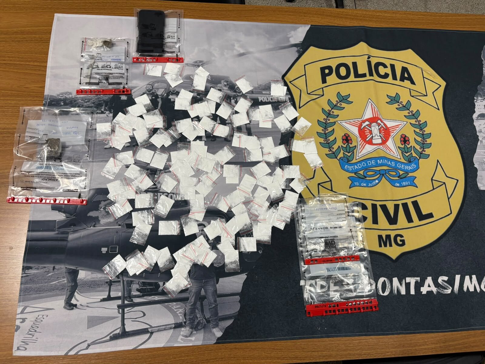 Polícia Civil desarticula ponto de tráfico e prende dois no bairro Aristides Vieira